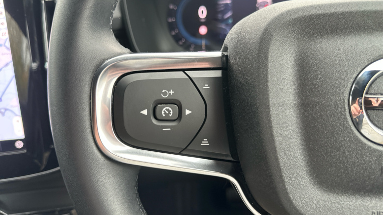 Volvo XC40 2.0 B4P Plus Dark 5dr Auto Petrol Estate